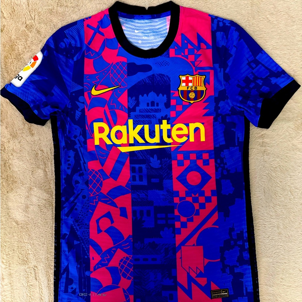 Barcelona special edition 
Authentic